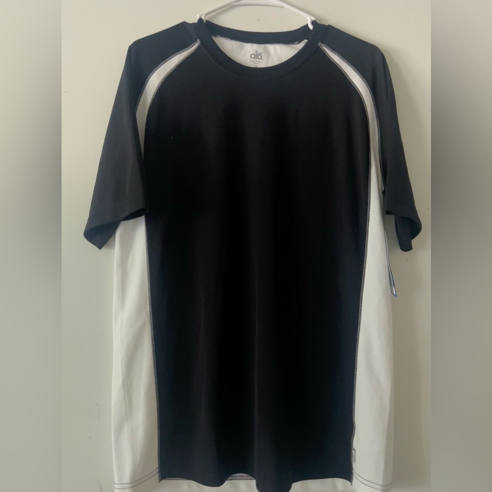 NWT Alo Yoga Men’s Cool Fit Short Sleeve Athletic Shirt - Size Medium